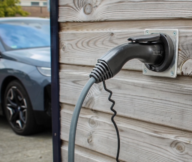 Laadpaal met zonnepanelen